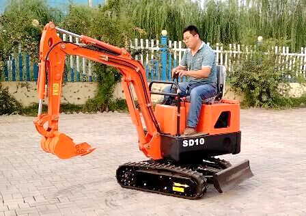 小型挖掘机