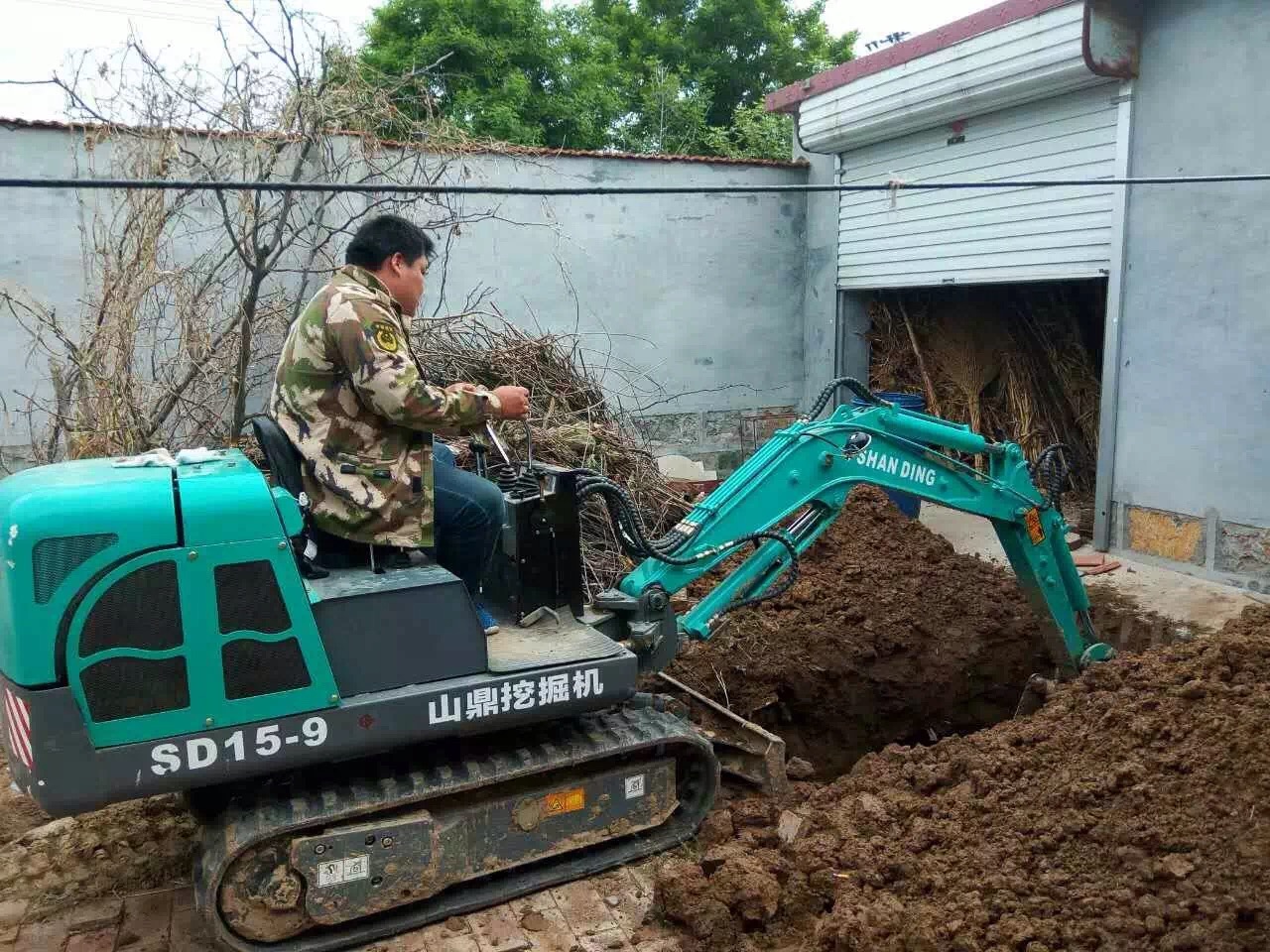 微型挖掘机