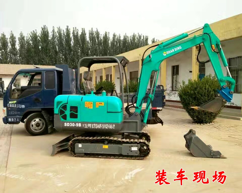 小型挖掘机